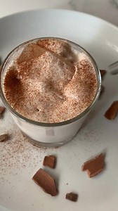 Next time you’re craving horchata, give this recipe a try! My keto horchata recipe is made with macadamia nut milk, cream, stevia, vanilla, and cinnamon. #keto #ketodrinks #ketobeverages #horchata #summer #summerdrinks #starbucks | The Coconut Mama