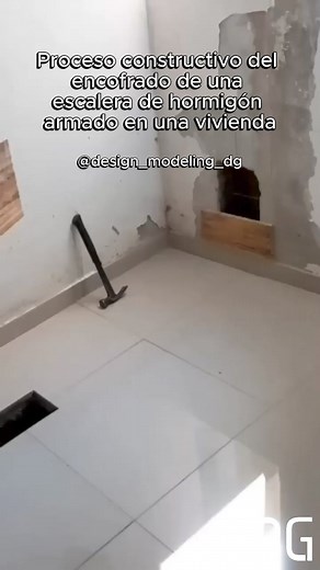 Proceso constructivo del encofrado de una escalera 🏗️👍 #ingenieriacivil #construccion #arquitectos #bim #ingenieros #maestros #escaleras | Design Modeling Academy