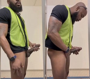 Big Dick Sexy jacks off *AT WORK* - ThisVid.com