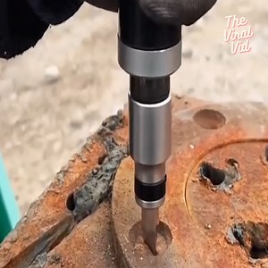 Innovative Solution: Effortlessly Removing Rusted Screws 👍 | The Viral Vid