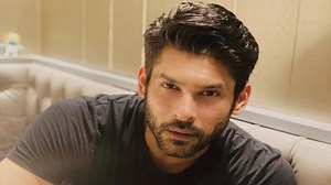 112K views · 1.5K reactions | Sidharth Shukla: আজ দুপুরে সিদ্ধার্থ শুক্লর শেষকৃত্য, অভিনেতার বাড়ির চারপাশে উপচে পড়া ভিড় #SidharthShukla | ABP Ananda | Facebook