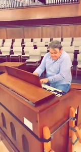 The Hammond B3 has arrived for Sunday nights concert. I couldn’t help but take it for a spin. Let me tell you right now that I don’t have a clue in this very world what I’m doing and I won’t be playing it during the concert. 🤣🤣 Sunday night at 7:00 Central! Don’t miss it 🙂 | Cameron Cody