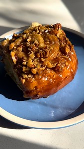 Honey and pecan sticky buns 🍯 Makes 9 buns 🍞 Ingredients: Dough: - 227g whole milk - 5g instant yeast - 66g castor sugar - 5g salt - 142g butter, melted - 3 eggs - 585g cake flour Topping: - 160g Funky Ouma Bittersoet Honey - 100g brown sugar - 2 tsp vanilla extract - 67g butter - ½ tsp salt - 200g pecans, toasted and roughly chopped Filing: - 67g butter, melted - 65g brown sugar - ½ tsp salt - 2 tsp ground cardamom - Zest of 1 orange Method: Warm the milk and mix in yeast, sugar, salt, butter
