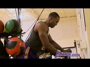 Dwight Howard practices with the Lakers