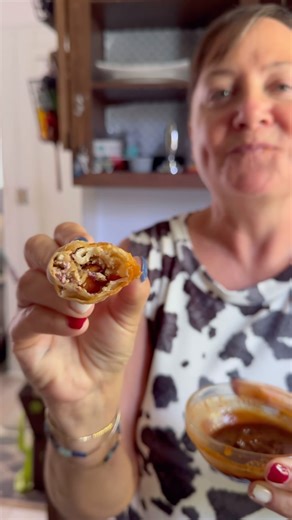 VEGAN EGG ROLLS 😍 It’s not often that my mom makes vegan recipes, but when I tell you she killed this one, I mean it! I’d call these mini egg rolls because they’re not as large as restaurant style egg rolls - but they’re just as incredible. The dipping sauce is the perfect pair with these, too. It’s rich, salty, slightly sweet, and has a small kick to it. These egg rolls are crunchy and packed with tofu and veggies that give the same texture and mouth feel as ground pork egg rolls. While we cou