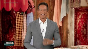 4.1K views · 47 reactions | O Domingo Espetacular viajou até Marrakech para aprender como é o preparo do cuscuz na casa de uma família tradicional marroquina. Declarado pela Unesco como patrimônio imaterial da humanidade, no dia 19 de março comemora-se o Dia Mundial do Cuscuz. Você conhece todas as variações da receita? Qual é a mais gostosa: a nordestina ou a paulista? Veja! | Record Cabo Verde | Facebook