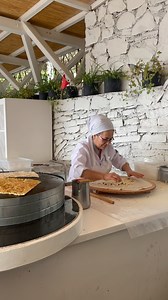 Zubereitung von Gözleme im Barut Hemera Hotel. #antalyasidelivestream #catsandgold #ahmetselimsimsek #antalyasideinformationen | Antalya Side Livestream