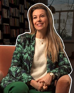 Boekentips nodig? De Online Bibliotheek viert Nederlandstalige literatuur, hoera! Voor auteur én leesfanaat Susan Smit kent de schatkaart van de literatuur geen geheimen. Susan deelt haar favorieten en die verdienen ook een plek op jouw digitale boekenplank. Zit er voor jou een nieuwe parel tussen? Ontdek meer boekentips van Susan: https://bit.ly/ontdekmets | de Bibliotheek | Facebook