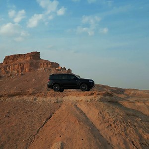 في بر صحراء الكويت و في اعصب الظروف تويوتا لاندكروزر تتحدى صعوبات الطريق لتثبت جدارتها انطلق نحو مغامراتك بثقة و امان اكتشف المزيد عن طريق الاتصال على 1803803 او بزيارة اقرب معرض لديك In the desert of Kuwait and in the most difficult conditions, The unstoppable Toyota Land Cruiser challenges the difficulties of the road to prove its worth Go towards your adventures with confidence Contact us on 1803803 or visit the nearest showroom to know more about LC300 | TOYOTA Kuwait