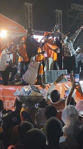 Debordo Leekunfa et DJ Kerozene réunis sur scène à Yopougon FICGAYO avec le Maire Bictogo Adama ! Les frères réconciliés grâce au Pan.🇨🇮 🎶 Grand concert de remerciement au Président Alassane Ouattara #RHDP #Yopougon #unitédansladiversité | Kassim Fakoly Doumbia