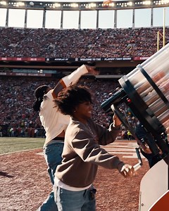 celebrity t-shirt toss 👀🤘 #HookEm | Texas Women's Basketball