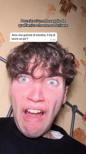 Ma come scrivete, con i piedi? 😩 Tutti abbiamo un’amica/o che scrive così, mandateglielo💀 ( 1G:alessandro.romanoo ) #amici #messaggi #ironia #comico