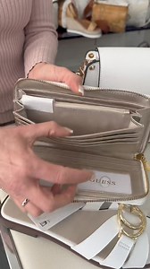 4.2K views · 38 reactions | Guess  Per la borsa https://www.scarpami.shop/borse/26884-guess-borsa-meridian-stone.html Per il portafoglio https://www.scarpami.shop/accessori/26880-guess-portafoglio-cosette-bianco.html Per il sandalo https://www.scarpami.shop/scarpe/26889-27248-guess-sandalo-logo-oro-pelle-bianca-.html#/290-misure-36 | Scarpami Roma | Facebook