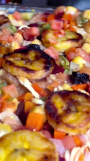 #nicodice ¿alguna ves escuchaste de la “Sopa de Pan”? Nos dimos una vuelta a Tepames en Colima con la maestra Ana María Ocon una de las pocas cocineras tradicionales que aún la elabora; y este aunque su nombre no lo diga, es en realidad un postre de festividad con más de 20 ingredientes, algo así como una capirotada pero con proteínas. Tienes que probarlo de verdad quedarás sorprendido @colimasabe Repost de @nicomejiat . . . . . . #colima #megusta #caminorealdecolima #paisajes #playa #montañas #