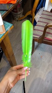 Today, we’re looking at turkey quills and how to make them a bit more exciting. #flocademy #feathers #tutorial #diy #turkeyquill #carnivalfeathers | Flora Nabena