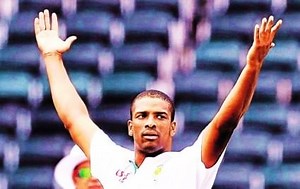 Vernon Philander: He’ll Chew You Up And Spit You Out