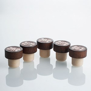 [Hot Item] Brown Wood Top with Metal Shhet Bottle Cork