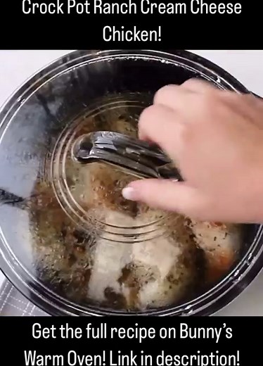 Crock Pot Ranch Cream Cheese Chicken - This recipe is so easy yet packed full of flavor! It’s creamy consistency and light ranch flavor along with the fork tender chicken breasts is irresistible! PRINT THE RECIPE HERE... https://wp.me/p4YNfD-Bg #chicken #crockpot #ranch #recipe #dinner #cream #cheese | Bunny's Warm Oven