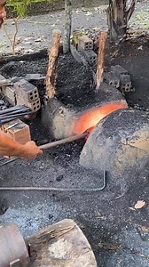 No Machine, No Gloves — Just Hands and Hot Steel #blacksmith #CulturalHeritage #craftsmanship #cuttingskills #metalwork | Nang Bae