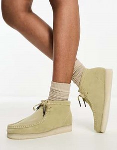 Clarks Originals Wallabee boots in maple suede W | ASOS