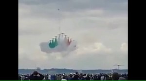 ECCO LE PRIME IMMAGINE CHE CI ARRIVANO DALLA Base aérienne 702 Avord.#FRANCIA #Base #aérienne #702Avord.#Patrouille #aérienne #Française. #Arcachon.#avord #mb339pan | Pattuglia Acrobatica Nazionale frecce tricolori fans page