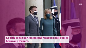 Quelques minutes après la gifle reçue par Emmanuel Macron lors de son déplacement dans la Drôme, Isabelle Balkany s'est emparée de son compte Twitter pour partager une blague osée avec ses abonnés. | Non Stop Zapping