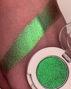 22K views · 1.7K reactions | Get excited for all new Kashee’s eye shadow range “glimmer”, the wait is over, add a bit magic, a bit drama and a bit of spice in your make up looks with our newly launched glitters, available in 18 exciting colours. When fall for Kashee’s products then there is no turning back. Shade: Mermaid For order WhatsApp at 0312-8834015 or 0345-2889230 #kashees #kasheesmakeupproducts ... | Kashee's - Artist | Facebook