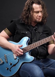 philipprehmbass takes our punchy, short-scale Starfire I Bass for a spin on this weeks #FeatureFriday A mix of Starfire semi-hollow construction and BC-1 BiCoil pickups contribute to the organic, resonant sonics and chunky low-end grind found within this modern yet classic bass. Available in Pelham Blue finish. 📸 BassTheWorld.com | Guild Guitars