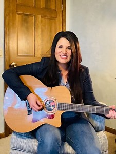 'This Kiss' Faith Hill tribute by Liz Moriondo | Country Rebel