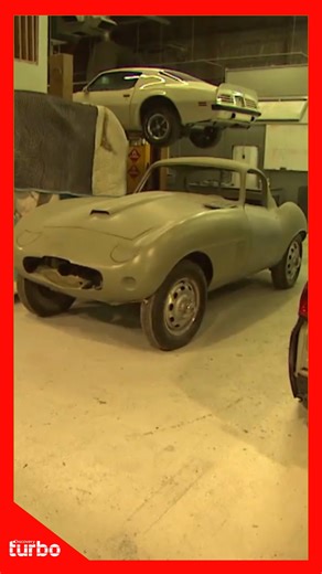 Wayne compra um Arnolt Bristol há oito anos com a ideia de restaurá-lo em menos de um ano, mas o projeto não saiu como ele esperava e ele assumiu outros projetos. Mas, agora, ele está pronto para montá-lo e prepará-lo para uma exposição ⏳🚗 🚘 #EmBuscaDeCarrosClássicos Aproveite o conteúdo Discovery em streaming com a MAX. Assine agora: <https://bit.ly/MAX-TurboBR> | Discovery Turbo Brasil