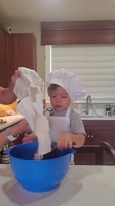 Уикендите са, за да се забавляваме заедно с децата... Или те с нас ;) Покажете ни вашите готварски умения съвместно с децата?! Приятен уикенд! | EDC Bulgaria