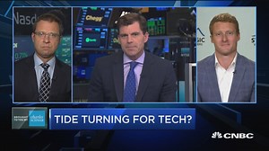 Trading Nation: Choose software stocks over semiconductor stocks