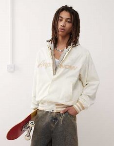 Aape by A Bathing Ape – Bomberjacke in Wollweiß mit College-Logo   | ASOS