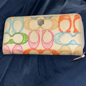 Coach 🚨y2k vintage pastel color scribble pattern large zip around wallet