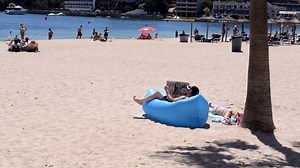 Reading the newspaper at the beach - how are you spending your Sunday? | Beach-Inspector.com