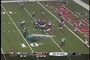 🦅After a botched hand off/ fumble, Ray Edwards picks up the ball and appears to have a free path to the endzone. DJack turns on the jets to save Edwards from scoring! 🦅 #JaccPot #Djack #Hustle #GridironClassics | TSL: The Sports Lounge