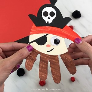 🏴‍☠️ Pirate Handprint Craft ✂️ Get the template on the blog | Simple Everyday Mom