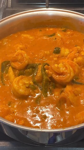160K views · 2.2K reactions | Guisado bien sabroso con camarones Ingredientes 3 Lb Camarones limpios y desvelados3 Chiles guajillos5 Tomates rojos medianos4 Chiles Poblanos1 Taza granos de elote1 Cucharada orégano 1 Cucharada pimienta recién molida 1 Cucharada sazonador de ajo con perejil1 Cucharada mantequilla Sal al gusto. #reelsfb2024 #fbpost2024 | El Menu de Lupita | Facebook