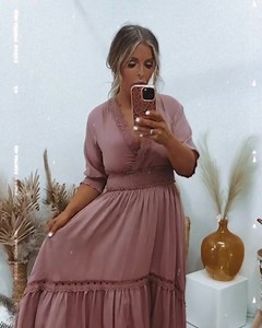 340K views · 1.2K reactions | An ECB ✨Hall of Fame✨CLASSIC - our BEST selling dress has restocked and in 3 new colors!!!! The Most Admired Maxi Dress is everything you have ever dreamed of and more. It’s beautiful, it’s flowy, and it’s comfortable - what more could you want?! Oh and did we mention VERSATILE?! Family photos, maternity photos, baby showers, even brunch with the girls!  Grab yours ASAP girl, trust us, you deserve it 﫶 | Everyday Chic | Facebook