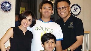 Foto Keakraban Yuni Shara dan Henry Siahaan