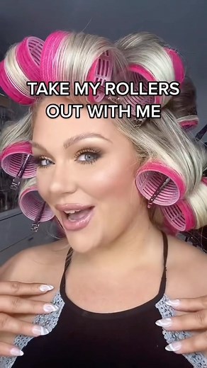 KELLY STRACK on Instagram: "Take my rollers out with me ✨💁🏼‍♀️💖 Been loving self gripping rollers recently! My curls/blow out last so much better with these 🫶 have you tried? I’ll Iink the amazon ones I use in my bio! #reels #beauty #makeup #hair #heatlesscurls #curls #beautyhack #hairrollers #hairhacks"