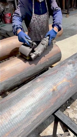 Traditional Charred Wood Processing – The Beauty of Columns After Sanding
