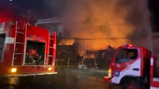 BREAKING NEWS: Kebakaran Hebat Terjadi di Depan Mega Mall Manado Sulawesi Utara - Tribunmanado.co.id