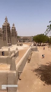 La Grande Mosquée de Djenné, un chef-d'œuvre architectural en banco et un symbole du Mali ! 🏛️✨ Classée au patrimoine mondial de l’UNESCO, elle incarne l’histoire et le savoir-faire ancestral des bâtisseurs soudanais. Qui rêve de la visiter ? 🌍💛 #Djenné #Mali #PatrimoineMondial #Histoire #Architecture" | Mali paw b di