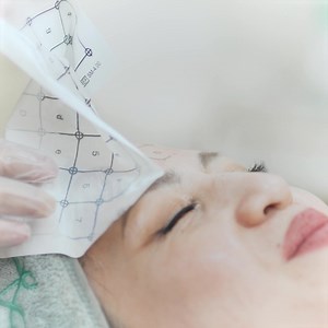 Rediscover your youthful glow with Thermage FLX! At iSkin, we use the authentic Thermage FLX machine to harness advanced radio frequency energy. This stimulates collagen synthesis deep within your skin to tighten loose skin and reduce wrinkles. Experience smoother, tightened skin that enhances your natural beauty. ✨ Book your FREE CONSULTATION today to learn more about our Thermage FLX. Our Wellness Consultants will create a personalized treatment plan based on your skin's unique needs. 🖊📄 iSk