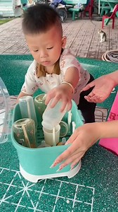 🌸Giúp bé yêu tiệt trùng bình sữa an toàn với GIÁ ÚP BÌNH SỮA JUPIN - trợ thủ đắc lực cho mọi bà mẹ bỉm sữa!💕✨ 🌈Thiết kế thông minh giúp úp gọn gàng nhiều bình sữa, núm ty và dụng cụ cho bé một cách khoa học, tiết kiệm diện tích. 🌈Khay úp có thể tháo rời, giúp mẹ dễ dàng vệ sinh sau mỗi lần sử dụng. 🌈Có nắp đậy giúp bảo quản bình sữa và dụng cụ của bé luôn sạch sẽ, tránh bụi bẩn. 💪Giá Úp Bình Sữa Jupin là người bạn đồng hành không thể thiếu cho hành trình chăm sóc bé yêu của mẹ. Page rất sẵ