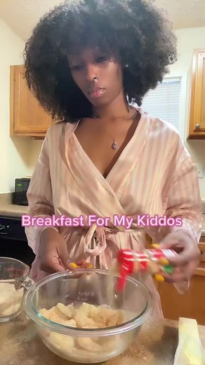 57K views · 2K reactions | Shrimp & Grits Breakfast Bowl #fyp #fypシ #foodie #breakfast #clementineandthekiddos #breakfastbowl | Clementine Bussey | Facebook