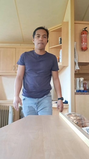 Yon may Irish Residency Permit Card ka na at tapos na din yon probitionary period mo kaya napa etyas ka na ay este elias pala😅🤣🤣🤣🇮🇪🐷 #vpdka1864 #buhayswinefarmer #reelsviralシ #fbyシvideo #reelsfbシ #swinefarming #pigfarming #sharingiscaring #fbreels #fbreelsvideo | Renato Hernandez