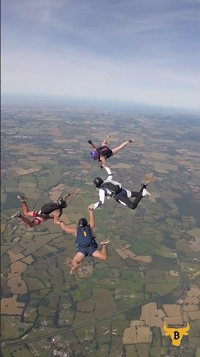 Topless Skydiving 🪂 Mates 300th Skydive