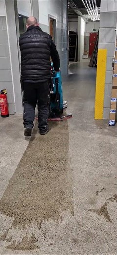 Eureka E61 Floor Scrubber Dryer Cleaning A Factory Concrete Floor